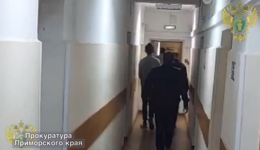 Подростков, державших в страхе жителей целого района во Владивостоке, отправили в СИЗО