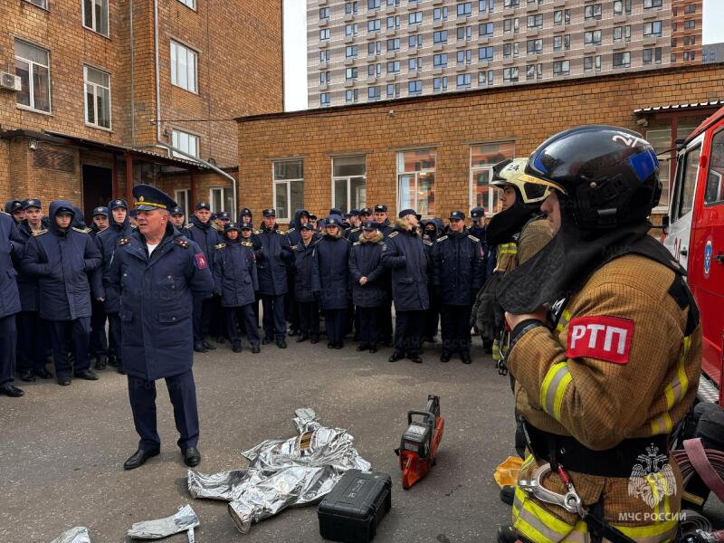 Огнеборцы южного округа столицы провели познавательное занятие для студентов профильного колледжа