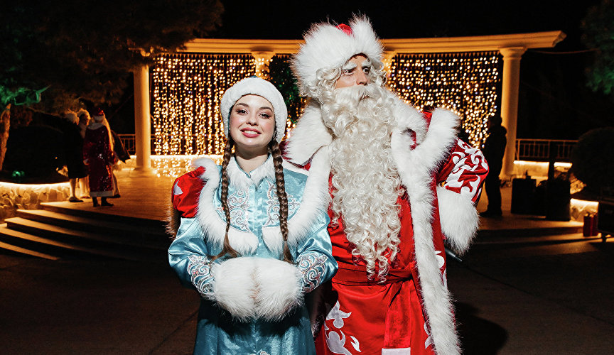 Дед Мороз и Снегурочка в отеле «Крымский Бриз Hotel & Villas»