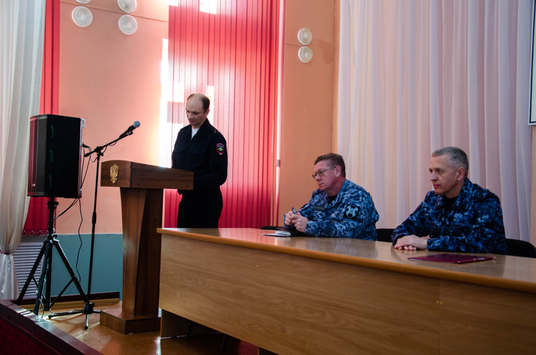 В Пензе инспектор Госавтоинспекции провел для росгвардейцев семинар по профилактике аварийности