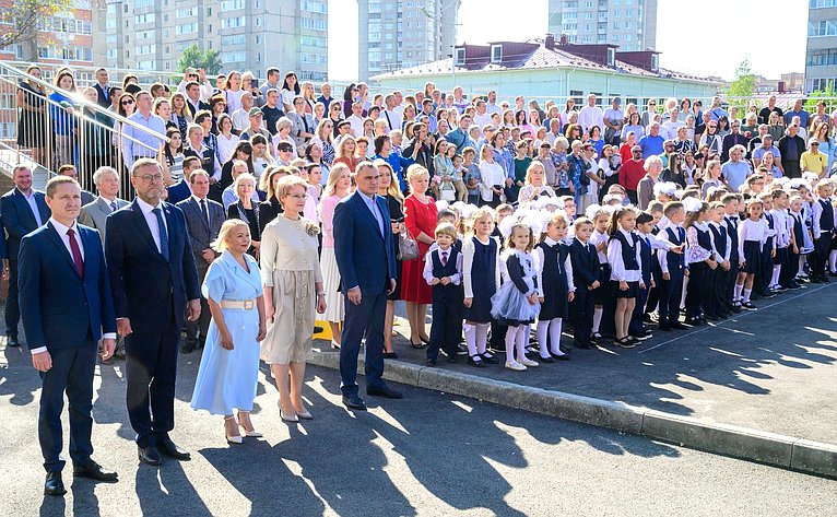 Константин Косачев принял участие в торжественной линейке, посвященной открытию cредней образовательной школы №32 города Йошкар-Олы