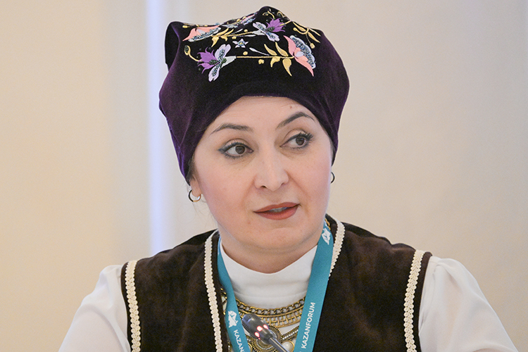 Лейла Фазлеева напомнила присутствующим, что Татарстан является наследником Волжской Булгарии — первого государства на территории современной России, принявшего ислам более 1 тыс. лет назад