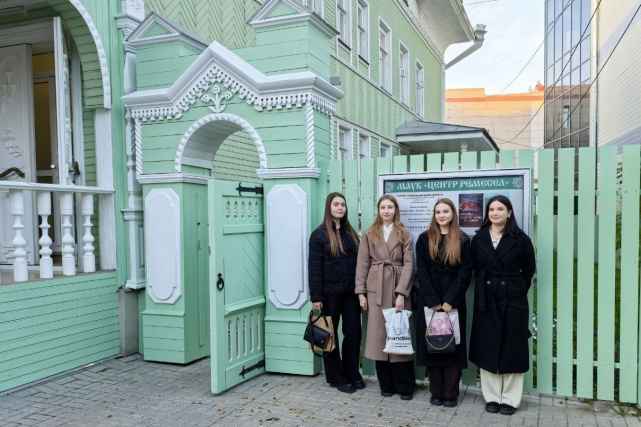 Сотрудники Управления Минюста России по Вологодской области посетили выставку «Золотое зерно традиций» (01.10.2025) Фото 1