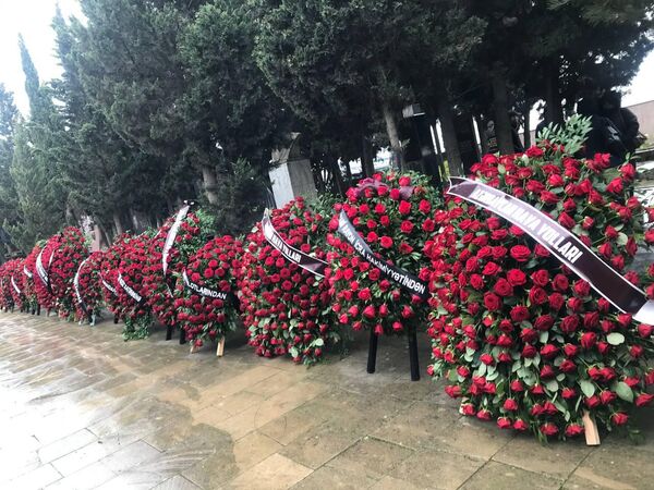 Похороны членов экипажа, погибших в авиакатастрофе в Актау. - Sputnik Азербайджан