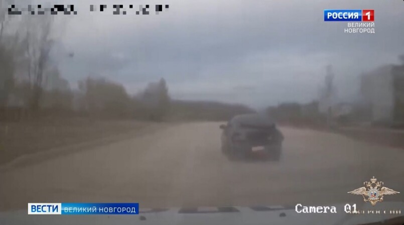 В Великом Новгороде сотрудникам полиции пришлось применить огнестрельное оружие, чтобы задержать 18-летнего лихача без прав
