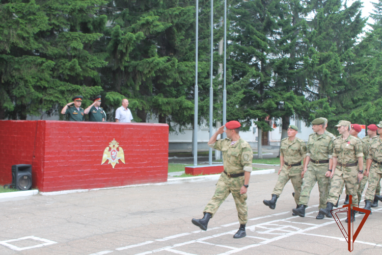 Военнослужащие полка по охране важного государственного объекта Росгвардии города Ангарска отметили 67-ю годовщину со дня образования