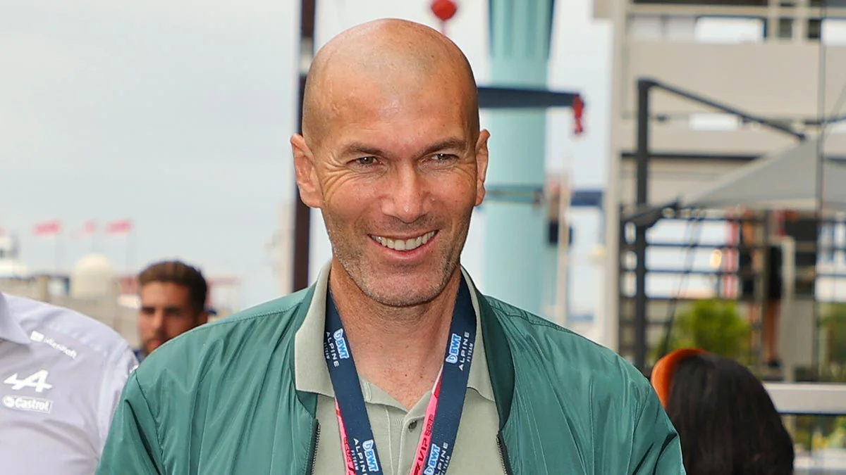 Французский футболист и тренер Зинедин Зидан