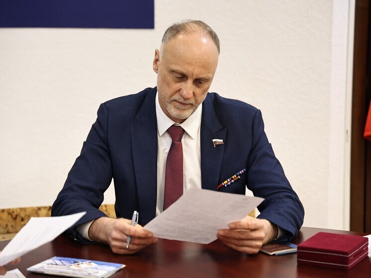 Депутат Госдумы Олег Голиков проголосовал в Челябинске