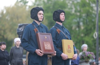 Впервые в Челябинске состоялась историческая реконструкция отправки на фронт добровольцев-танкистов