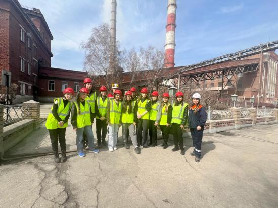 Экскурсии на предприятия региона организовал для школьников Кадровый центр Иркутской области