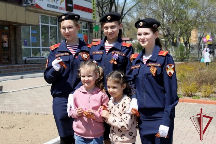 В Приморье юные росгвардейцы приняли участие в акции «Георгиевская ленточка»