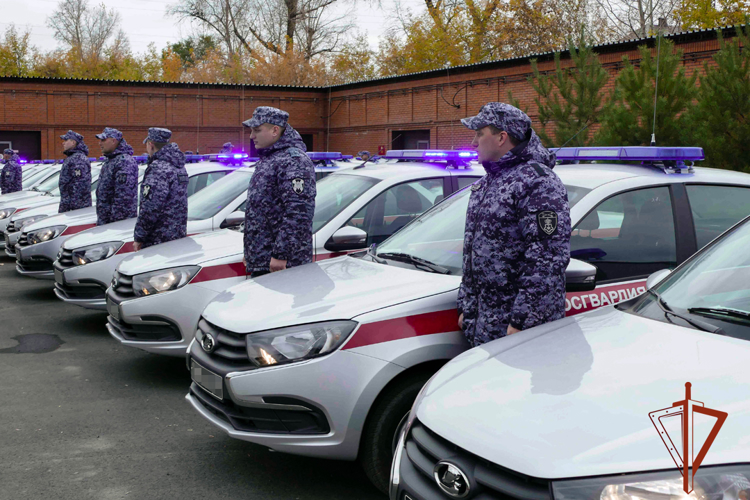 В Кузбассе более 50 служебных автомобилей пополнили автопарк Росгвардии 