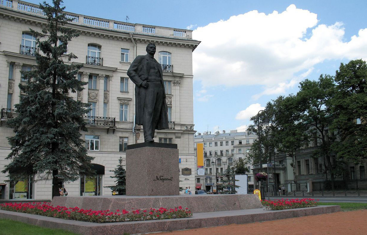 Петербург горького. Памятник Максиму Горькому СПБ. Памятник Максиму Горькому Горьковская саб. Памятник Горькому у метро Горьковская. Памятник Максиму Горькому пл.Горького.