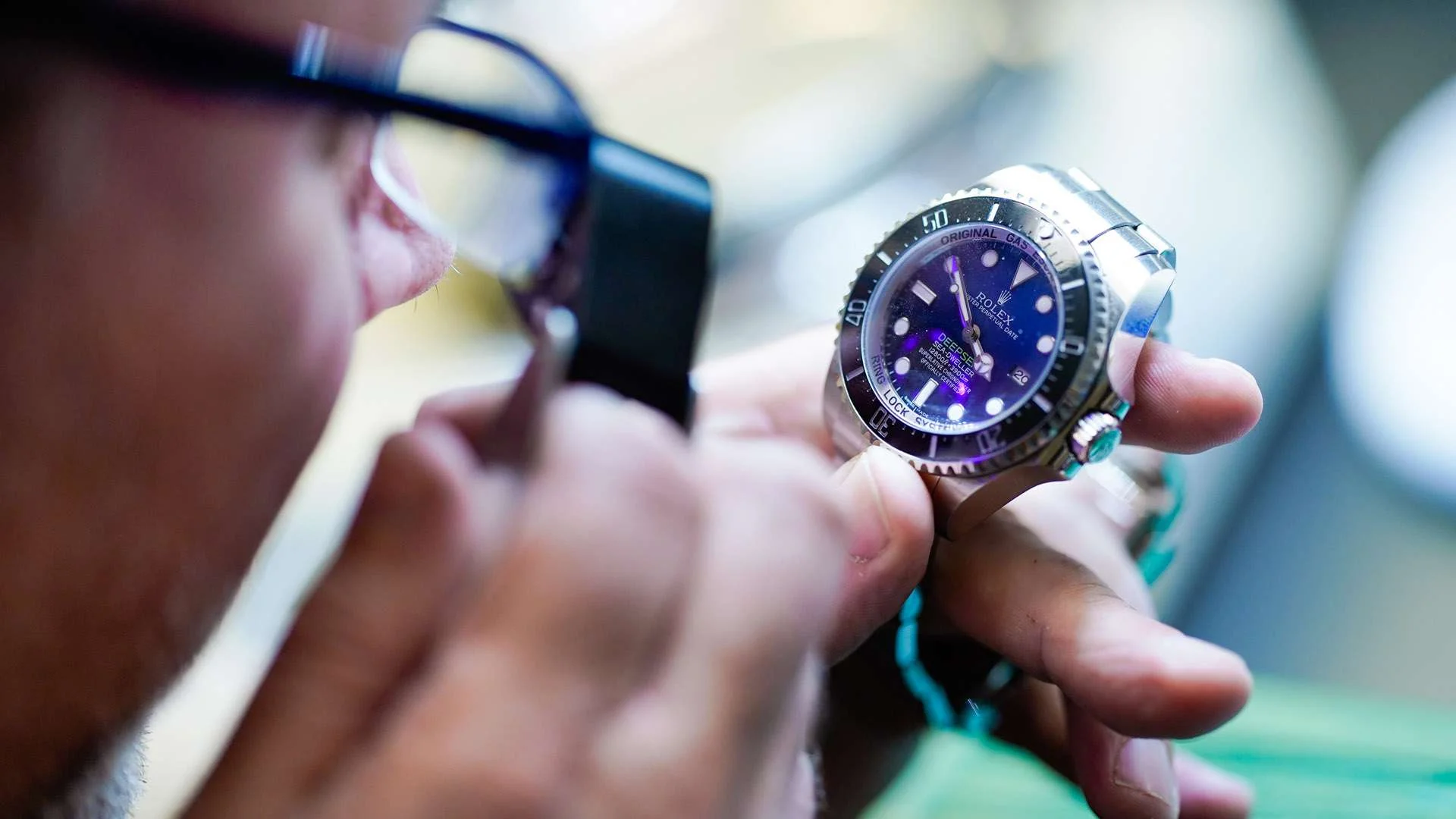 Часы теряют связь. Лучшие швейцарские часы на вторичном рынке показать. Rolex loupe Eyeglass-Magnifier Rolex.