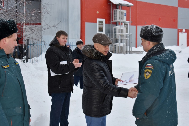 В Омутнинске появился памятник пожарному автомобилю