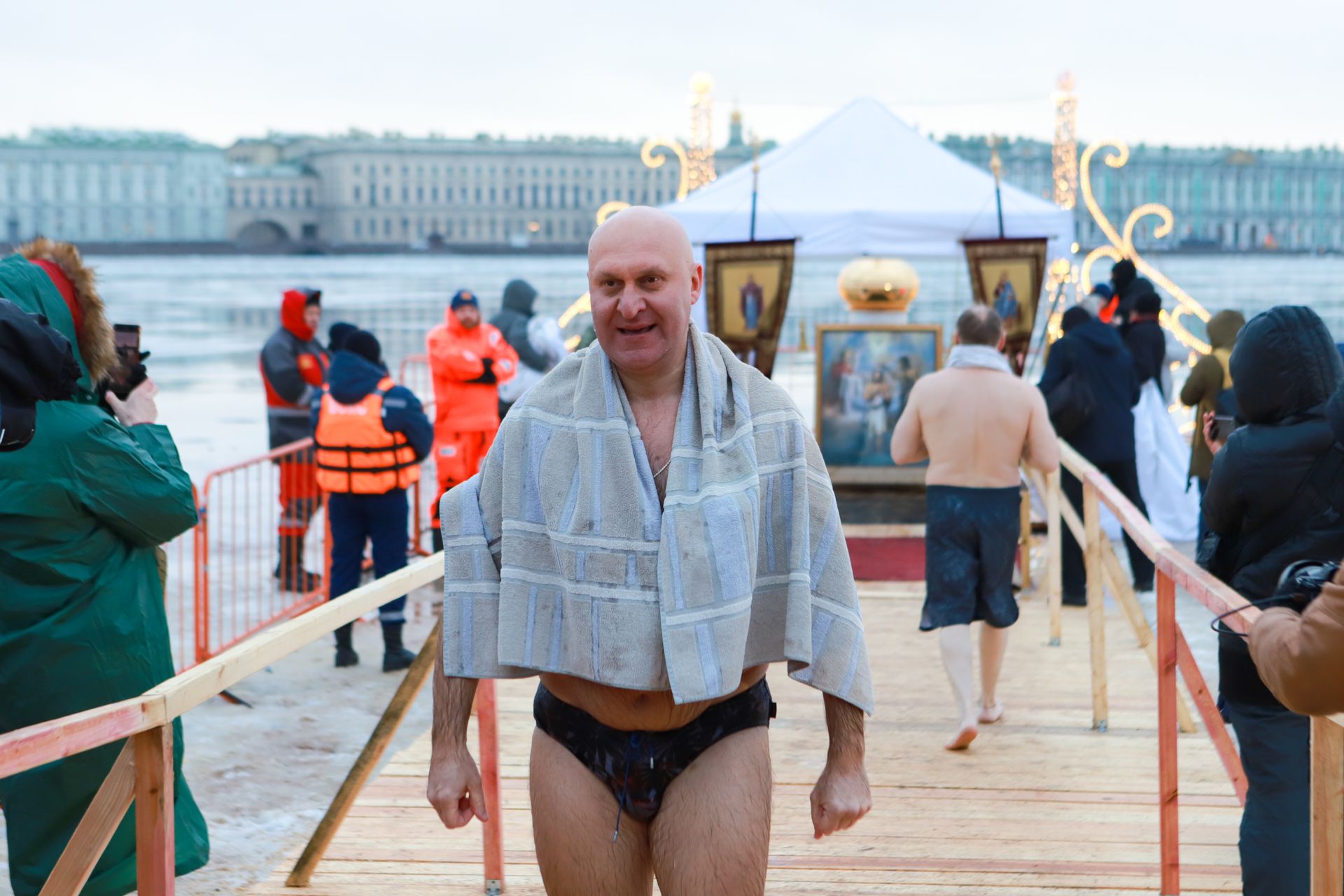 Петропавловская крепость лед плывет