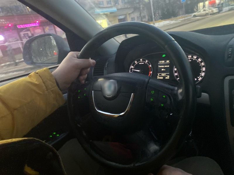 В Белгороде водители устроили разборки с битой и пистолетом