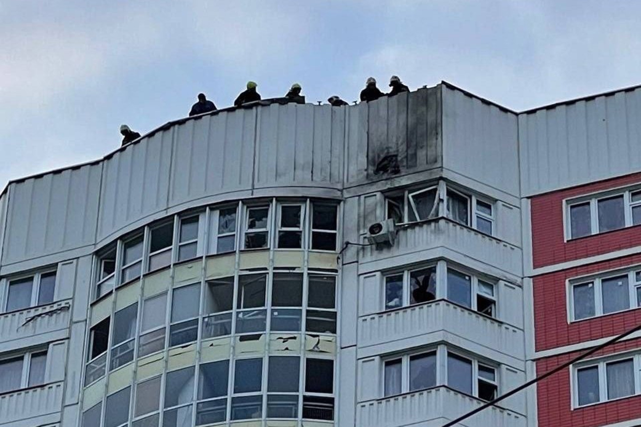 Куда попали в москве. Многоэтажные дома. Панорама зданий. Стеклянные здания в Москве. Стеклянные многоэтажки.