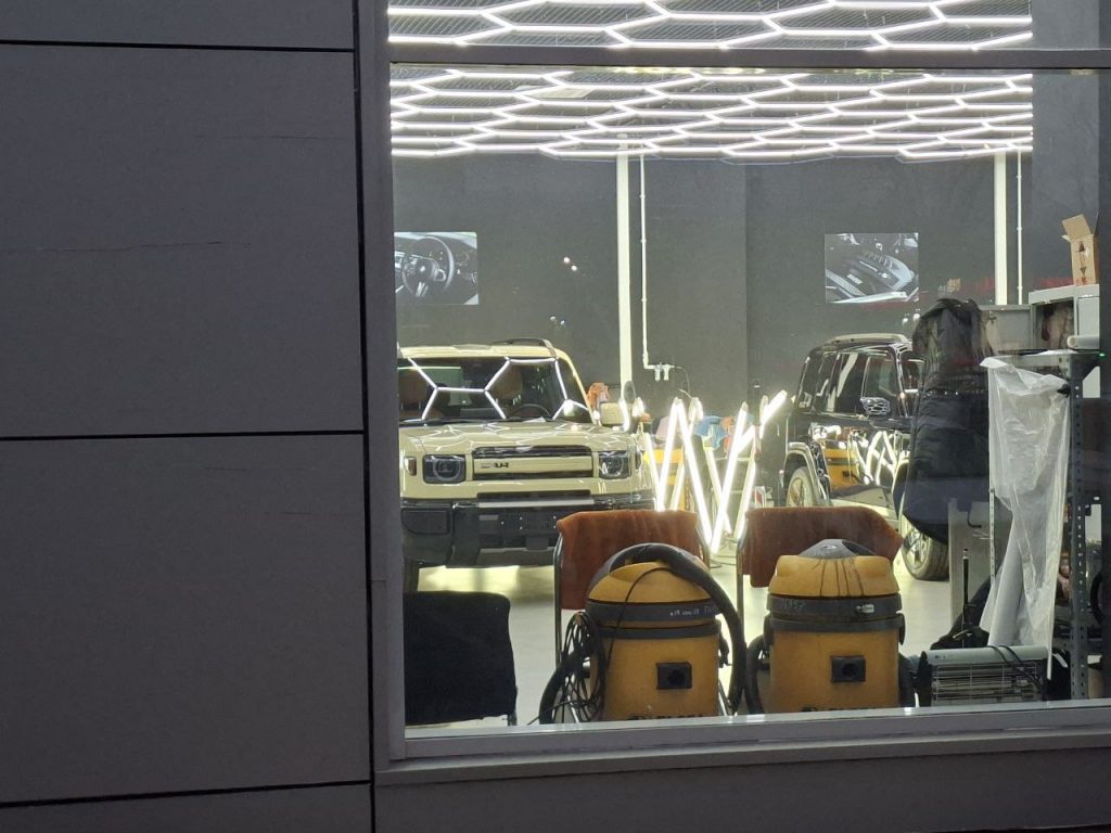 Посмотрел внедорожник iCaur V27 у дилера в Москве: как выглядит «китайский Прадо» вживую. Эксклюзив