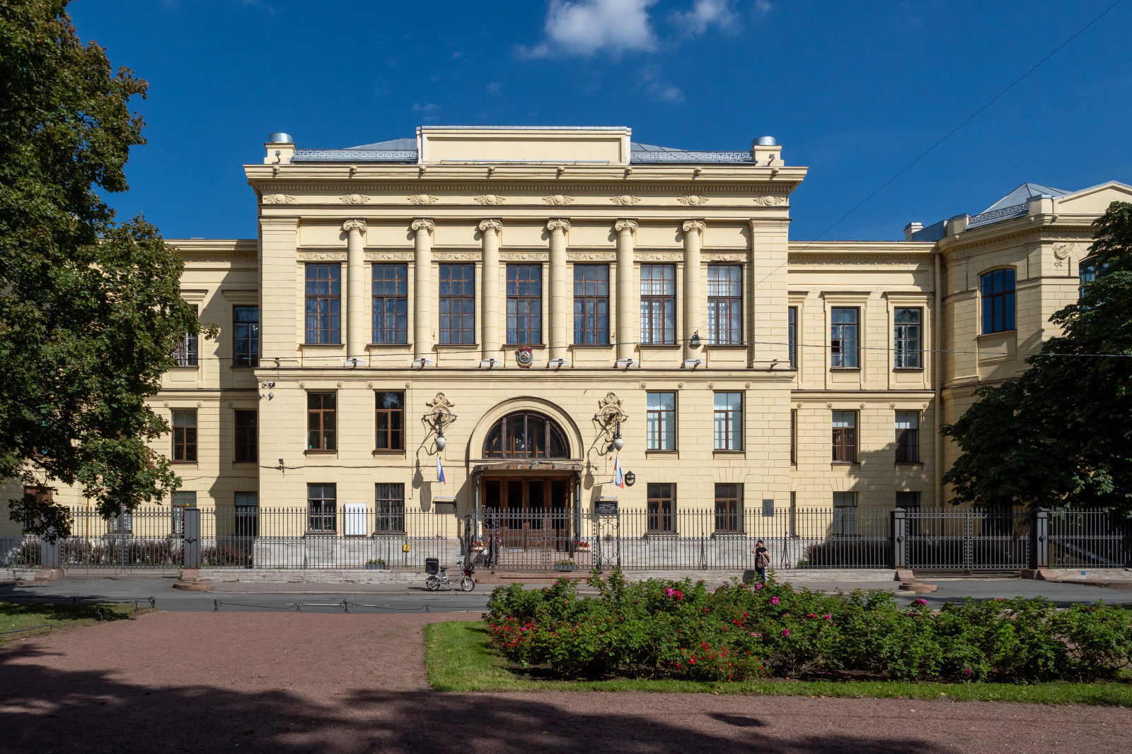 Институты спб поступление. Университеты Санкт-Петербурга. Вузы СПБ. Элитный университет Питера. Санкт-Петербург университет блок.