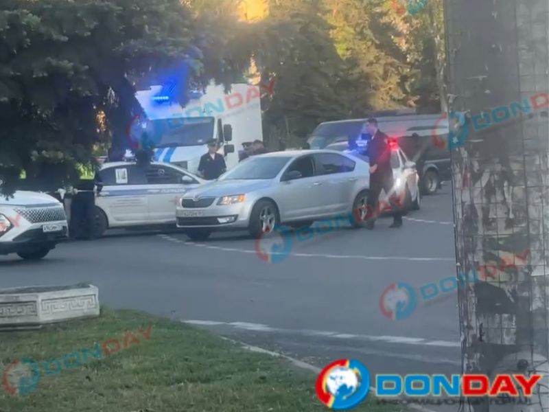 Женщина за рулем иномарки столкнулась с конвойной машиной в центре Ростова