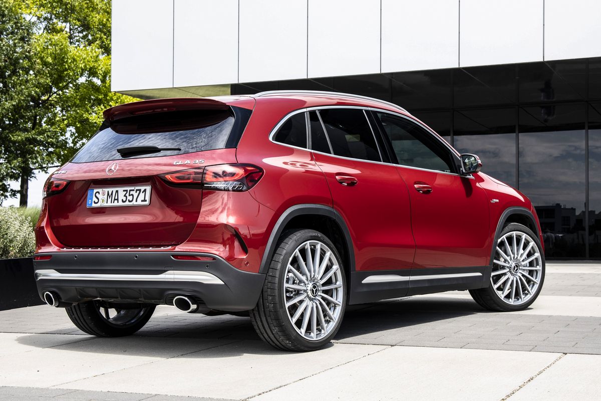 Такие маленькие, а уже кроссоверы: цены и проблемы самых дешевых премиум-паркетников