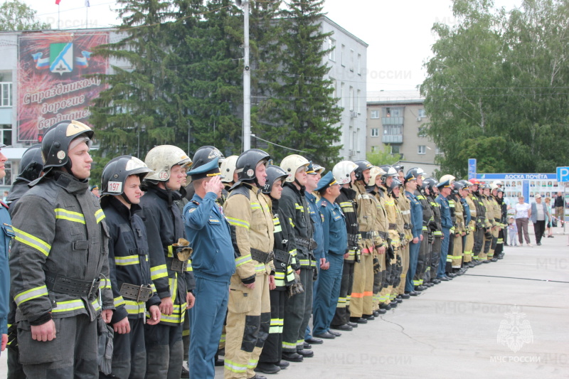 В городе Бердске прошел пожарно-спасательный кроссфит