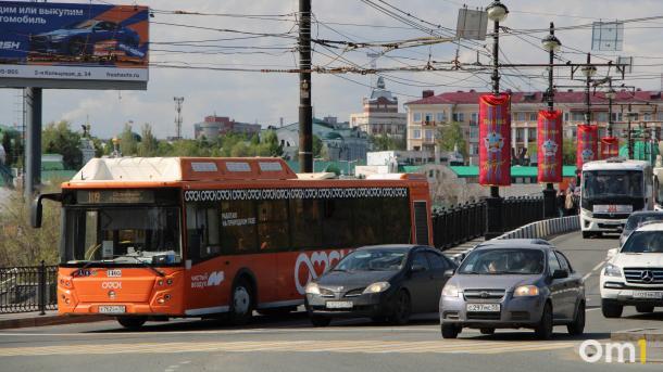 В Омске 9 мая перекроют центр: как изменятся маршруты автобусов и троллейбусов
