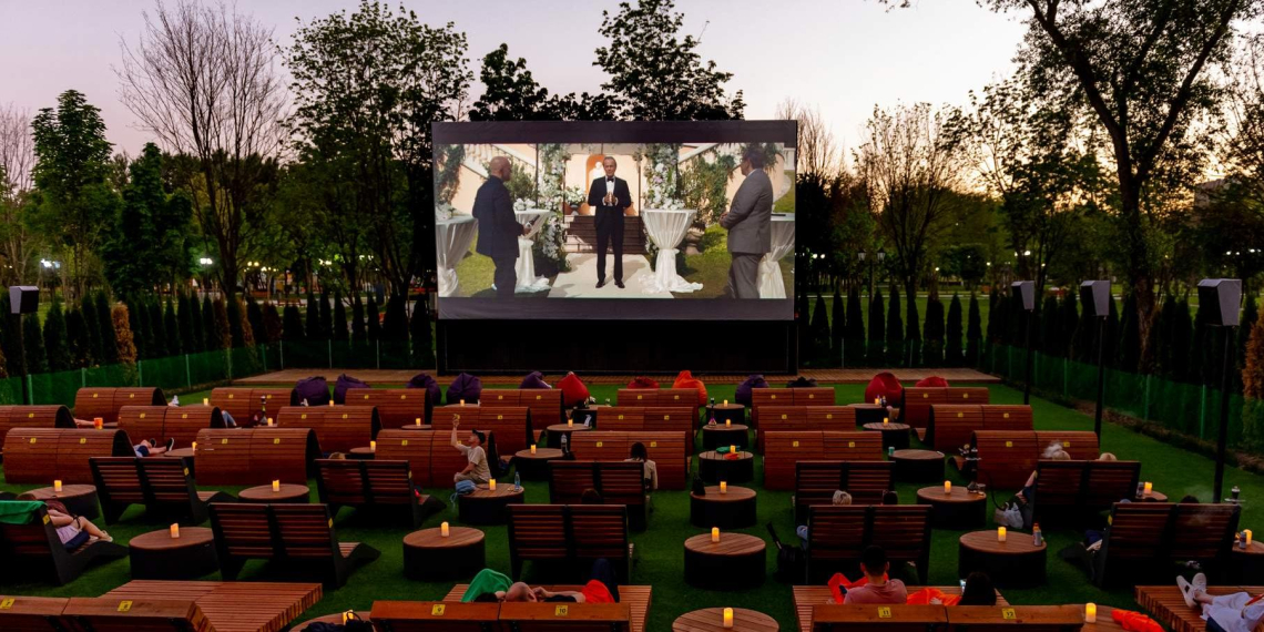 В восьми московских парках все лето будут показывать фильмы