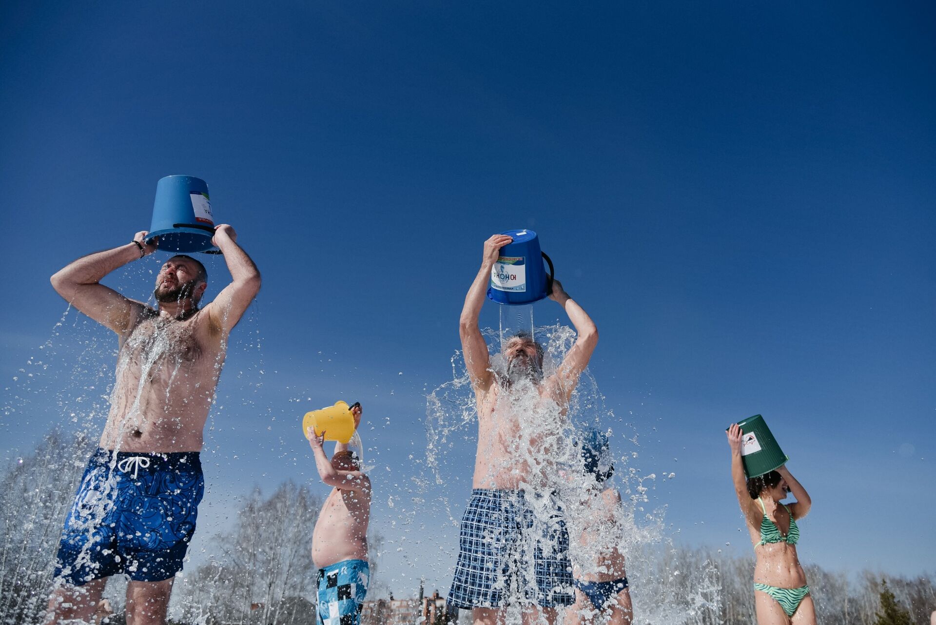 Emmy Rossum nominates Josh Duhamel and Hilary Swank after her Ice Bucket challen