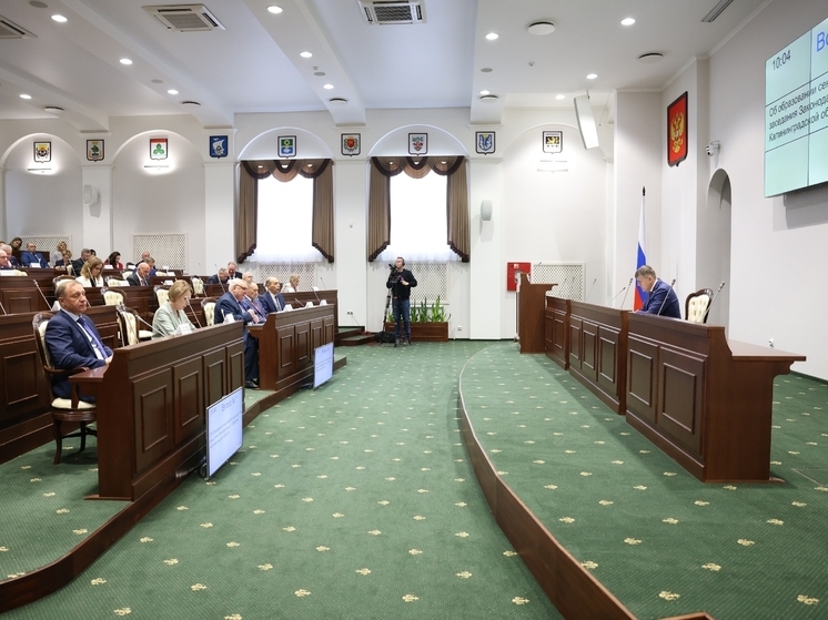 В Калининграде депутаты открыли осеннюю сессию