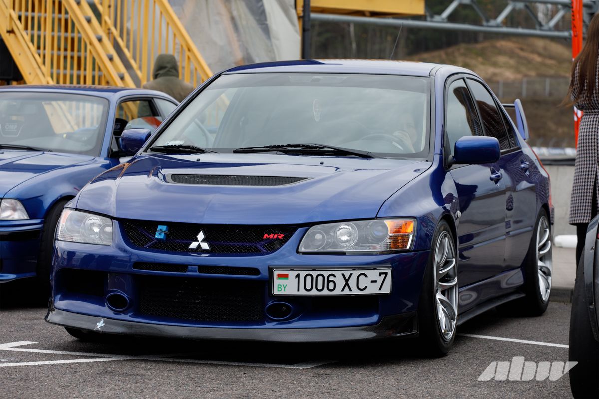 Кто на Boxster, кто на Corvette: смотрите, какие авто приехали на трек-день под Минском