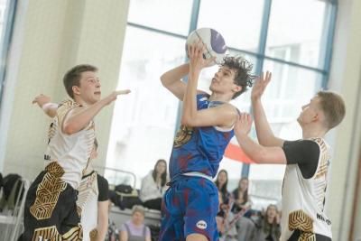 Саратовские школьники обыграли соперников на всероссийских соревнованиях по баскетболу