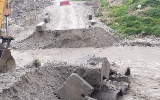 В КБР из-за дождей изолировало свыше 100 домов и 400 человек
