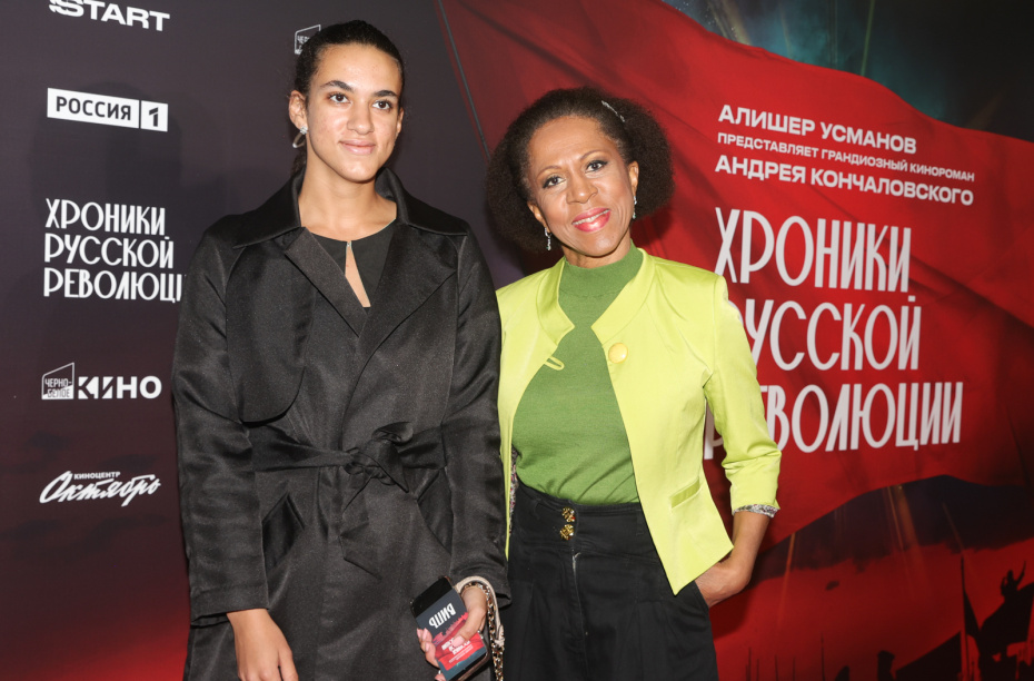 Телеведущая Елена Ханга с дочерью Анной-Елизаветой