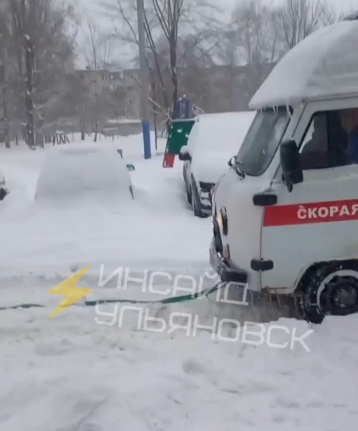 Едет скорая на вызов. Едет скорая на вызов