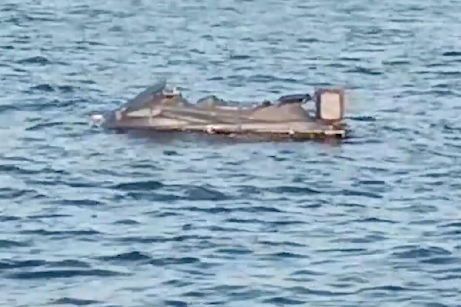 морские дроны камикадзе в атаке на севастополь. севастополь корабли черноморского флота. ссв-201 приазовье. атака дронов на корабль. морской дрон камикадзе севастополь.