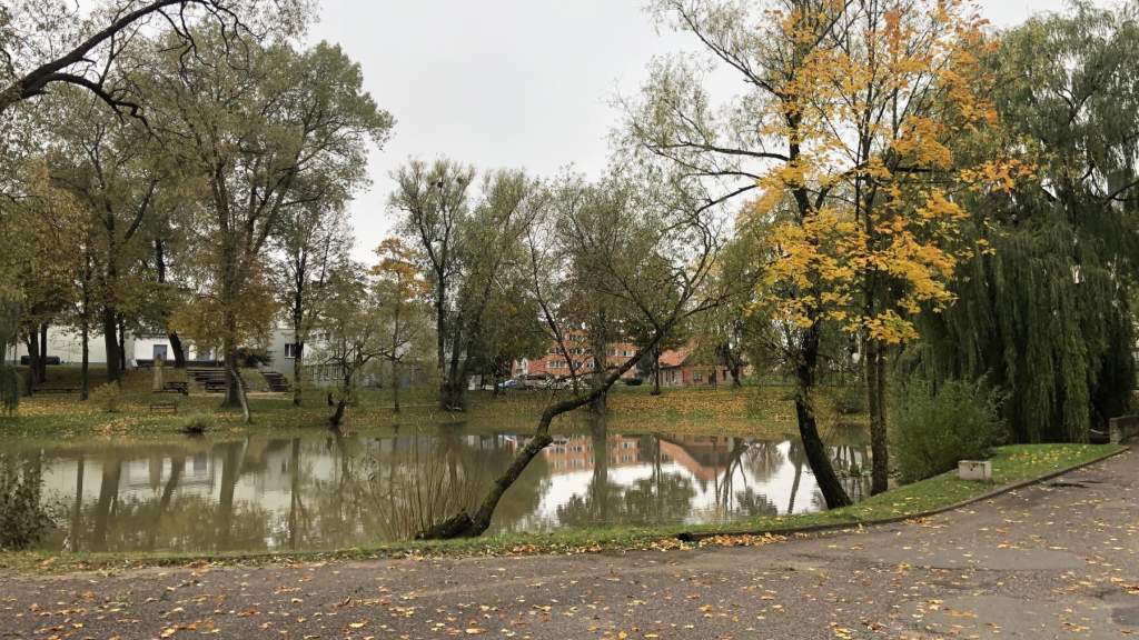 УХОДЯЩАЯ ОСЕНЬ В ПАРКЕ КРЕТИНГИ