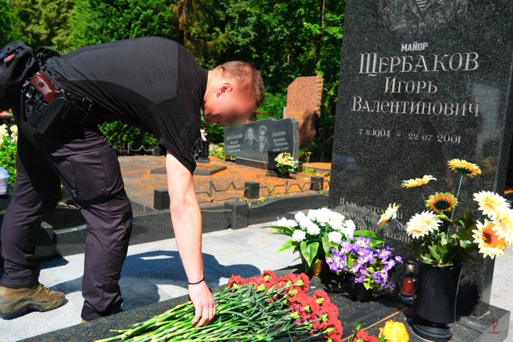 В Калининграде сотрудники ОМОН Росгвардии почтили память боевого товарища, погибшего при исполнении служебного долга
