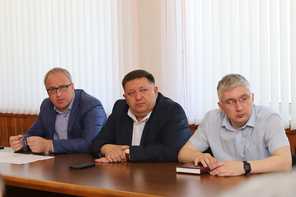 Водоканал владикавказ график работы пушкинская. Совещание директоров. Директор водоканала Владикавказ Караев.