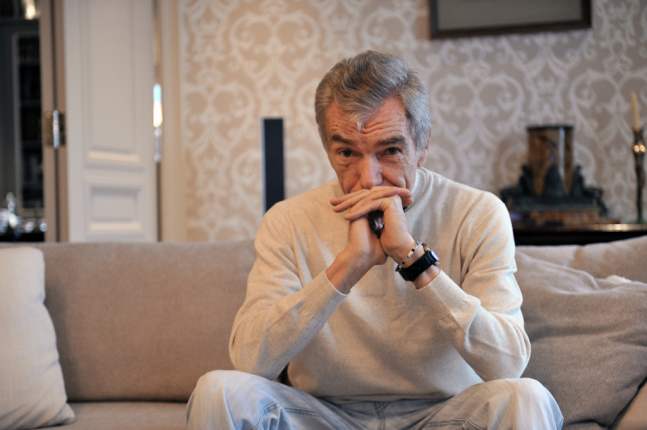 Юрий Николаев в своей квартире в Москве