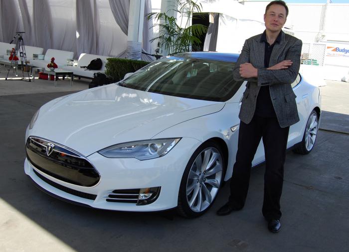 Акции Tesla поднялись на 5% после обещания Маска запустить роботакси в августе