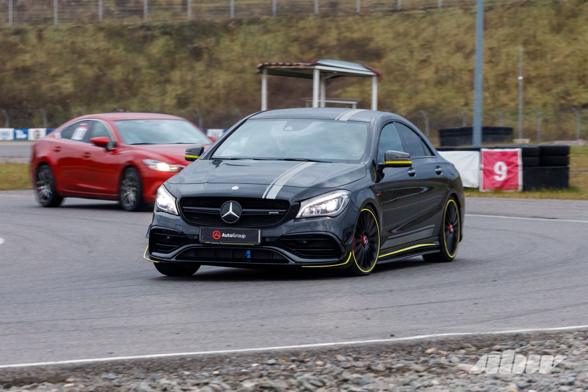 Кто на Boxster, кто на Corvette: смотрите, какие авто приехали на трек-день под Минском
