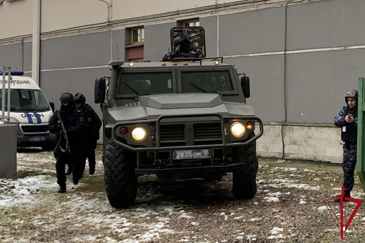 Cотрудники Росгвардии провели занятия по нейтрализации вооруженных преступников и освобождению заложников