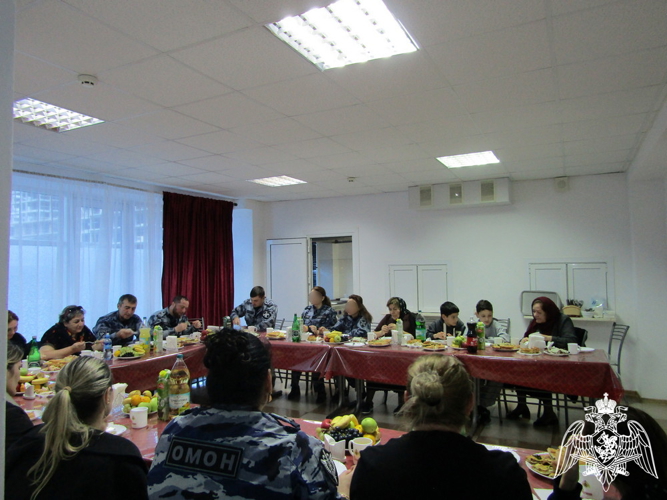 Росгвардейцы встретились с семьями погибших коллег в Дагестане