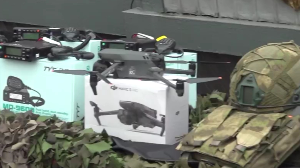 Брянских военных обеспечили квадрокоптерами и бронежилетами