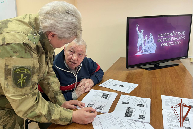 К акции «Диктант Победы» в Костроме присоединился 93-летний ветеран войск правопорядка 