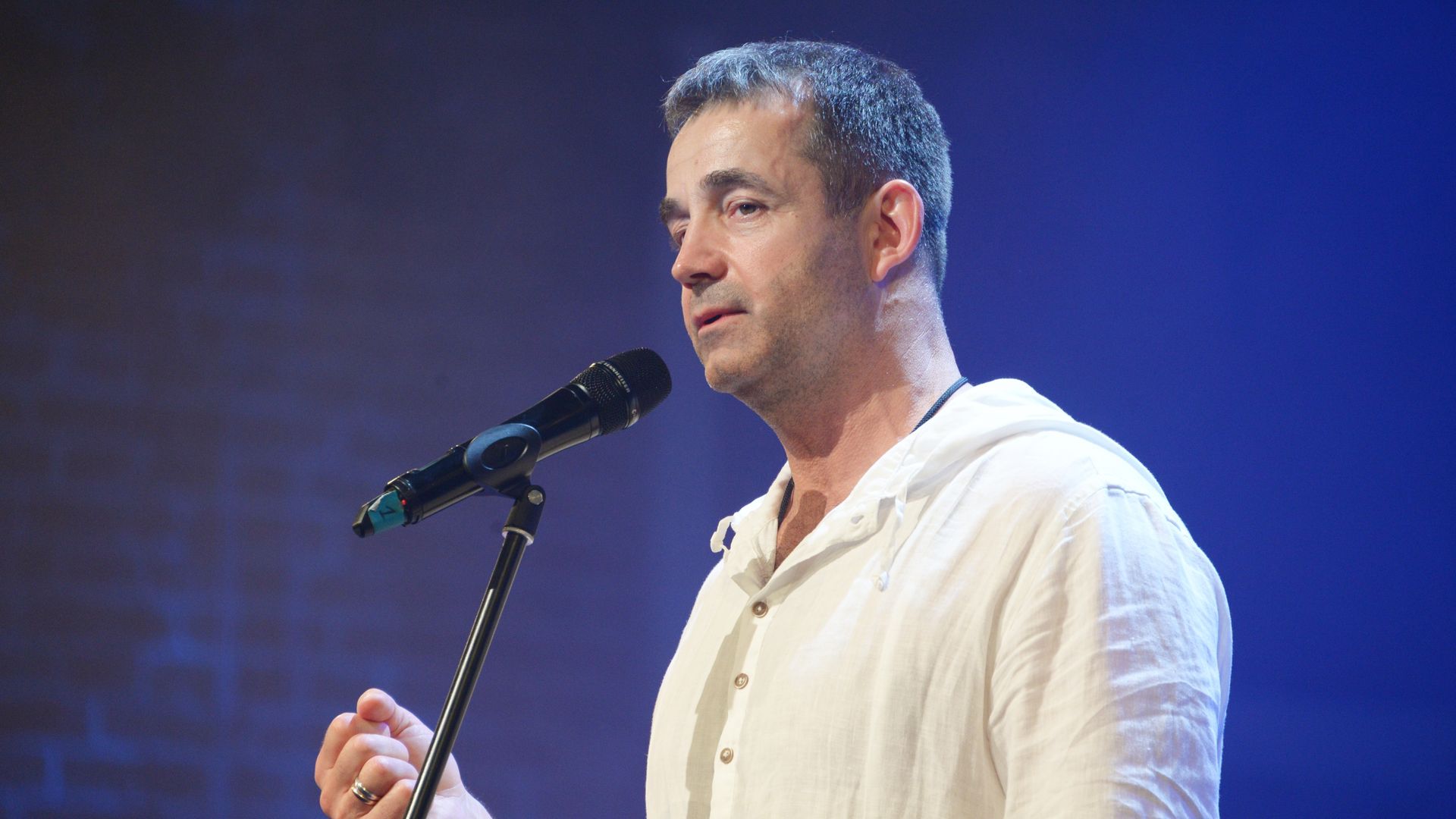 Дмитрий певцов песни. Благотворительный концерт от бизнесменов в нижнем новгороде. Дмитрий певцов и певцов оркестр. Дмитрий певцов гитара. Букацел дмитрий можайск.