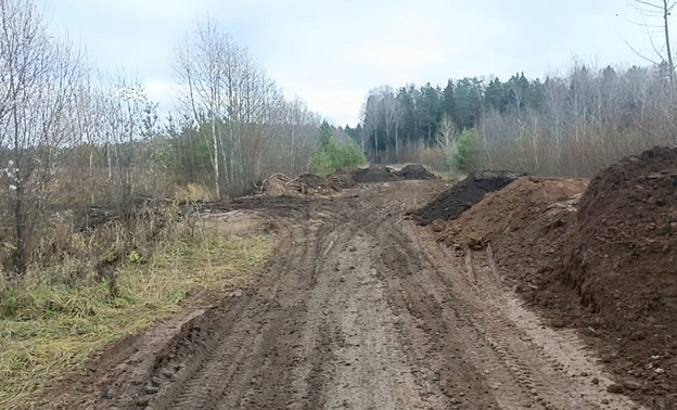 Симаков объяснил, почему дорогу к кладбищу засыпали землей