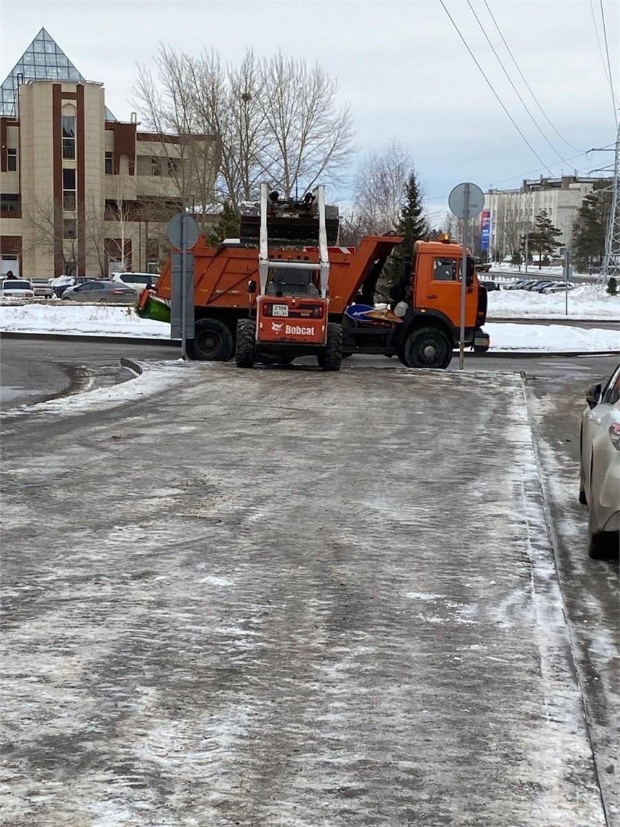 почему в гололед тротуары посыпают песком. посыпка дорог. в гололедицу дороги посыпают песком. в гололедицу дороги посыпают песком. в гололедицу дороги посыпают песком.